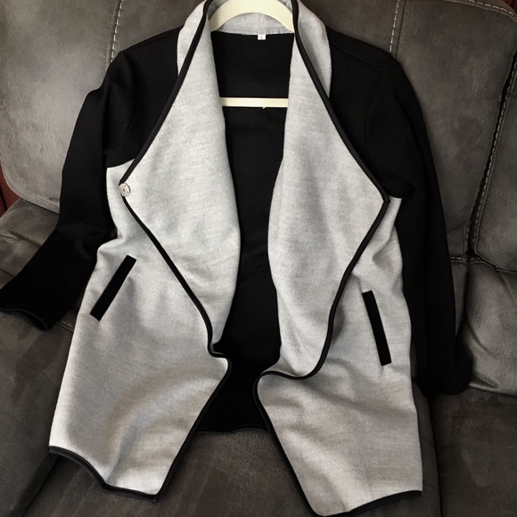 Jackets & Blazers - One snap close Jacket gray/black - Size Large